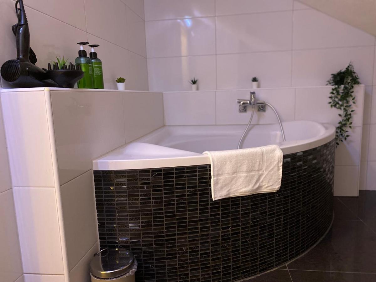 באד פרידריכסהל Deluxe Business Suite Mit Netflix Premium & Parkplatz, Zentral Zu Audi & Schwarz Gruppe With 2 Bedrooms מראה חיצוני תמונה